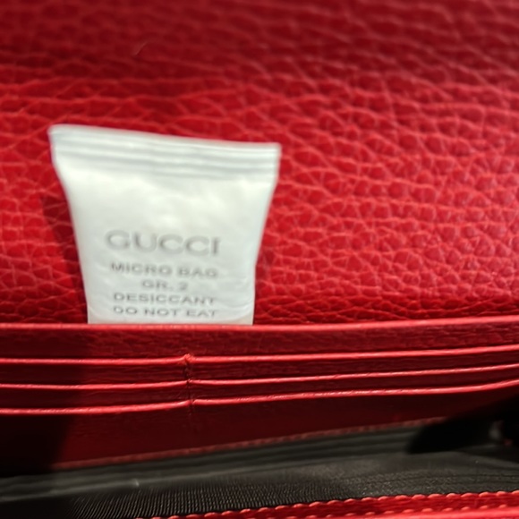 Gucci ❤️AUTHENTIC large red leather wallet like new - Picture 3 of 16